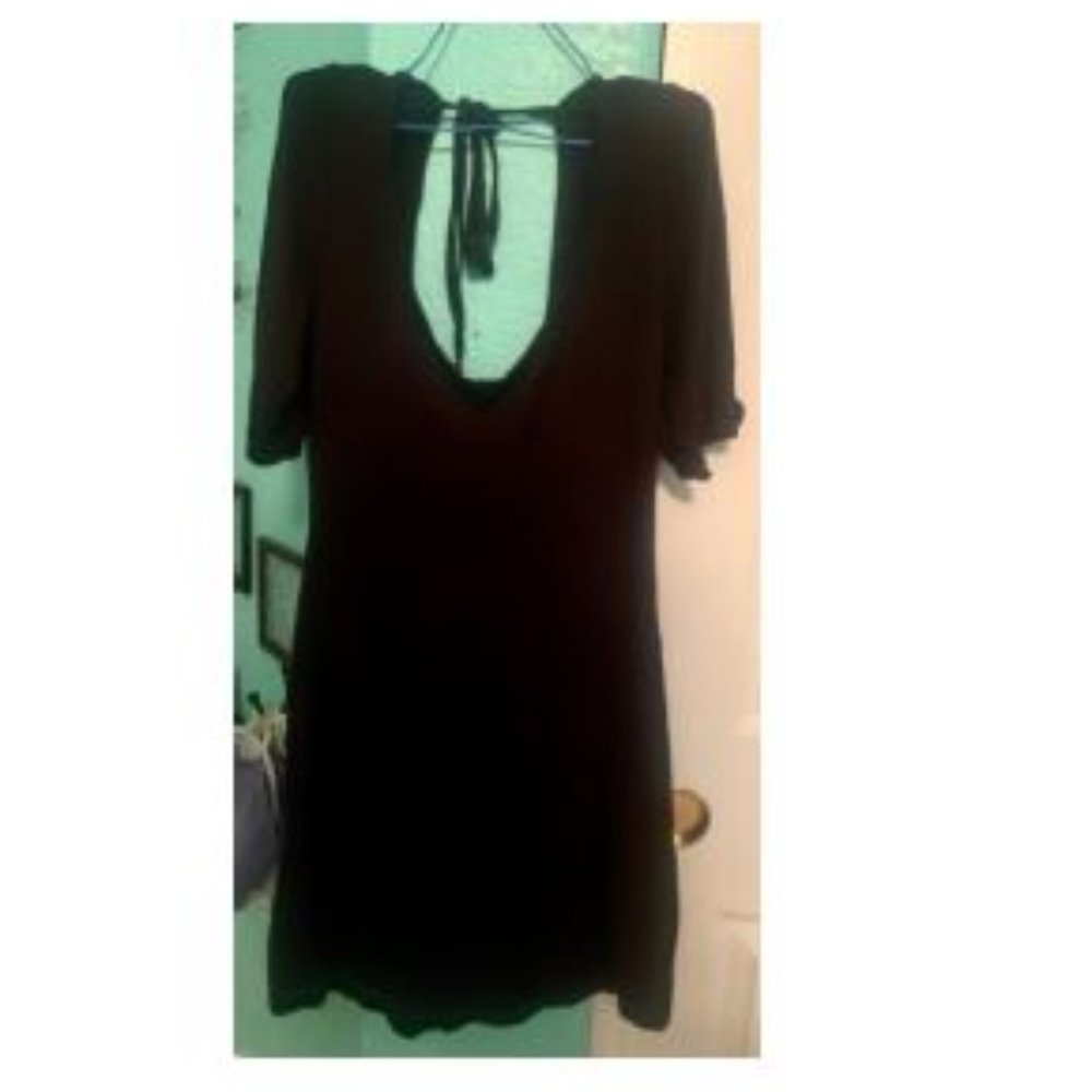 Long shirt with open tie back